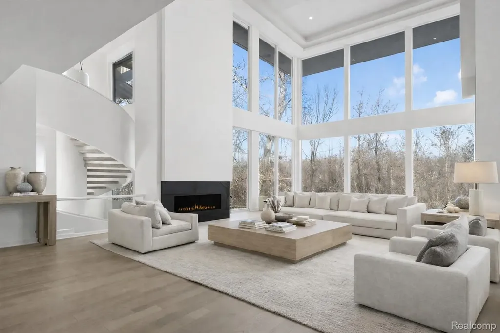 1208 Hidden Lake Drive Bloomfield Charter Township MI 48302