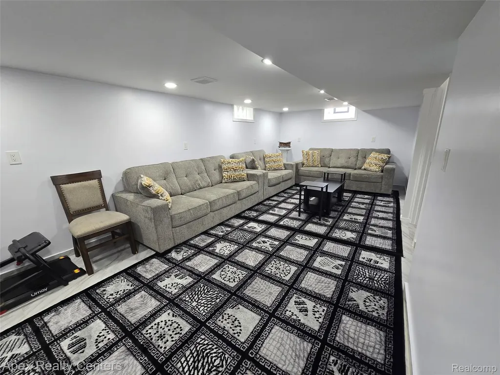 6320 Saint Marys Street Detroit City MI 48228