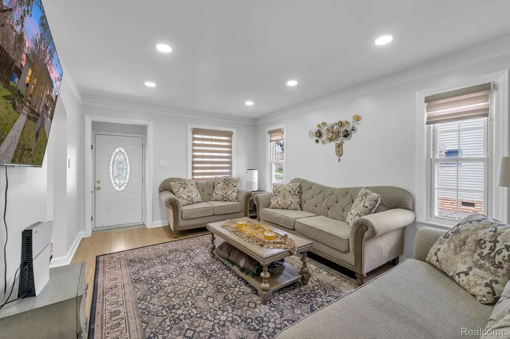 6964 Nightingale Street Dearborn Heights City MI 48127