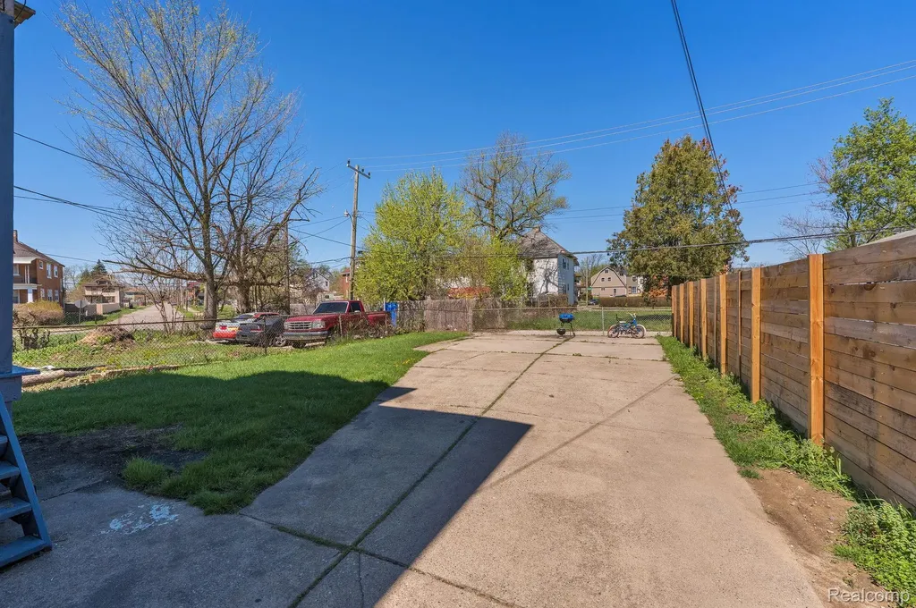 6732 Clifton Street Detroit City MI 48210