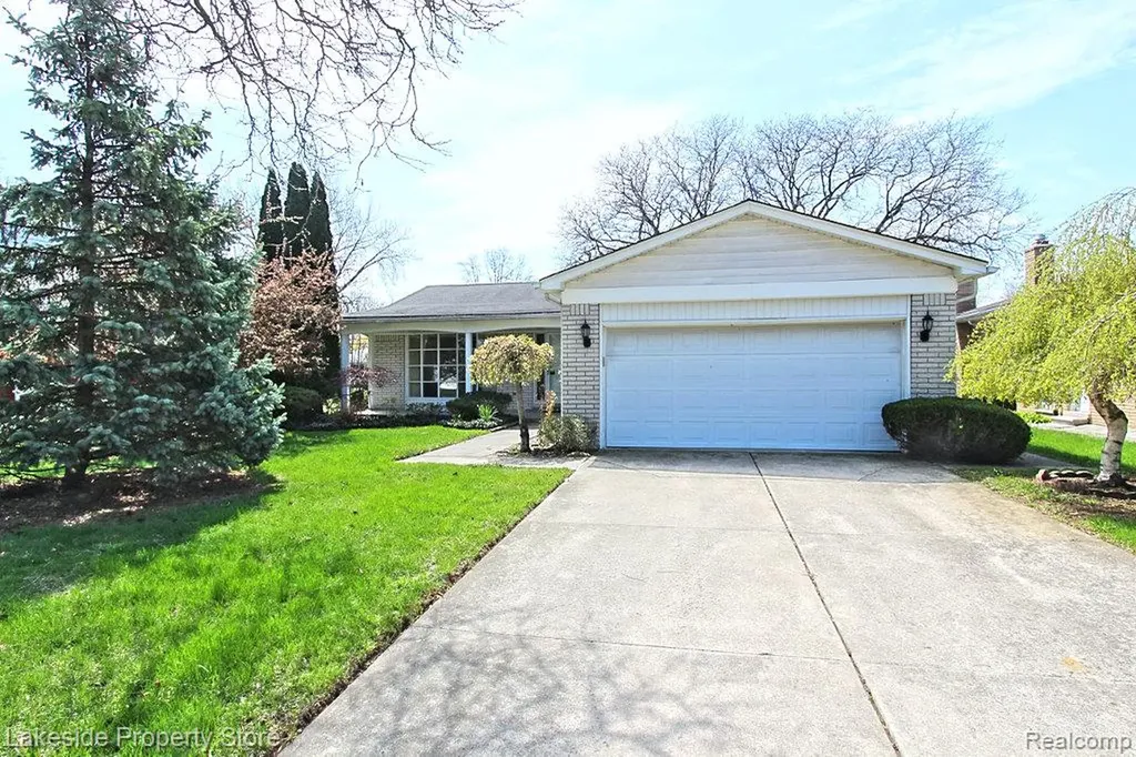 22512 Corteville Street St. Clair Shores City MI 48081