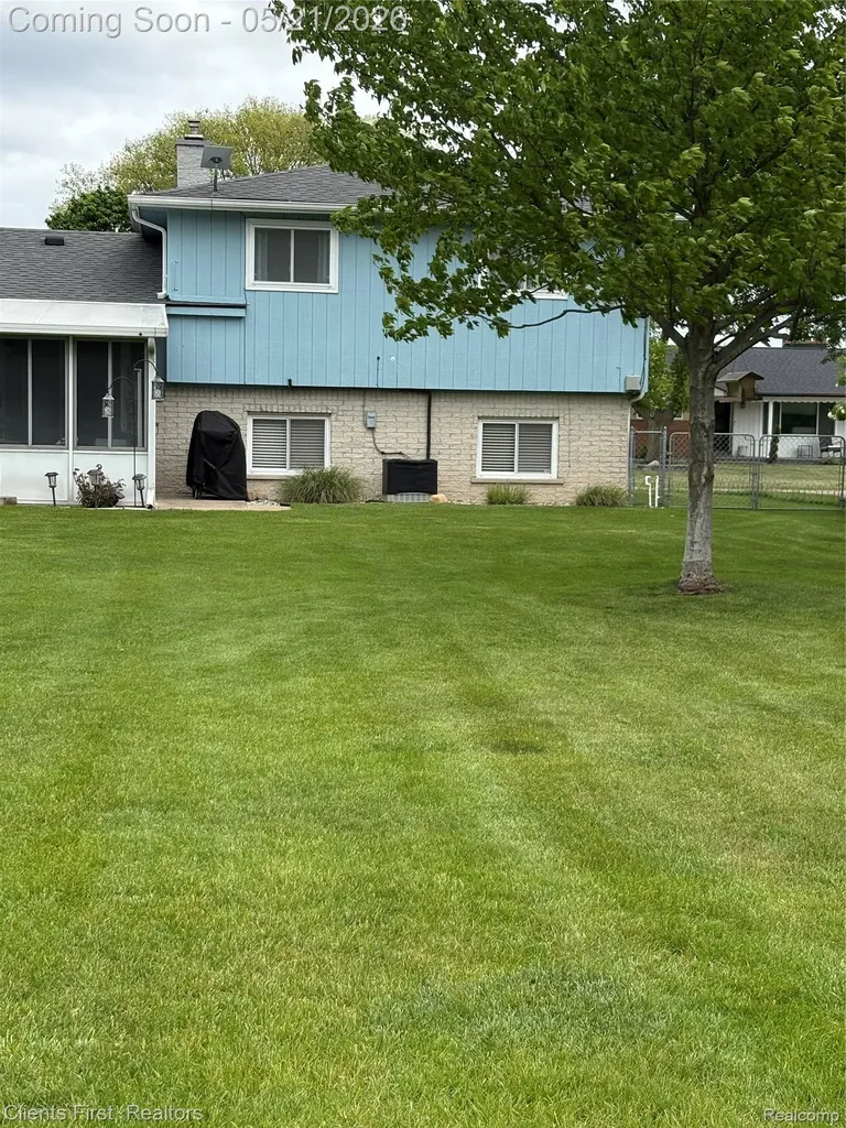 34639 Parkgrove Drive Westland City MI 48185