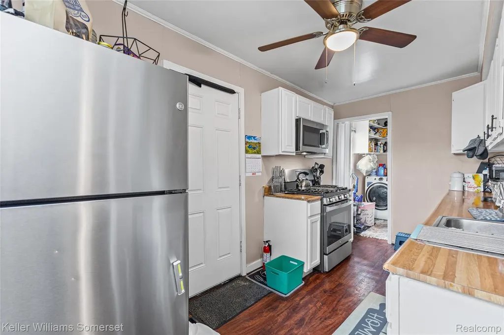 6501 Heyden Street Dearborn Heights City MI 48127