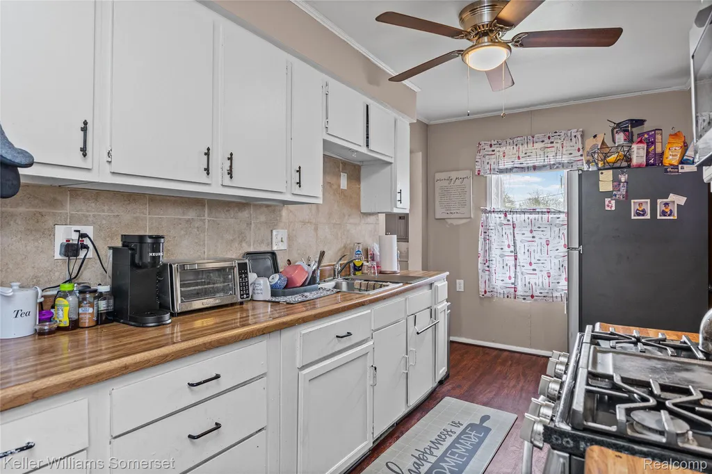 6501 Heyden Street Dearborn Heights City MI 48127