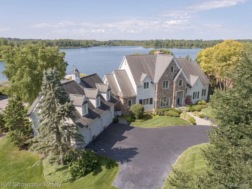 4334 Terra Ridge Drive Milford Charter Township MI 48381