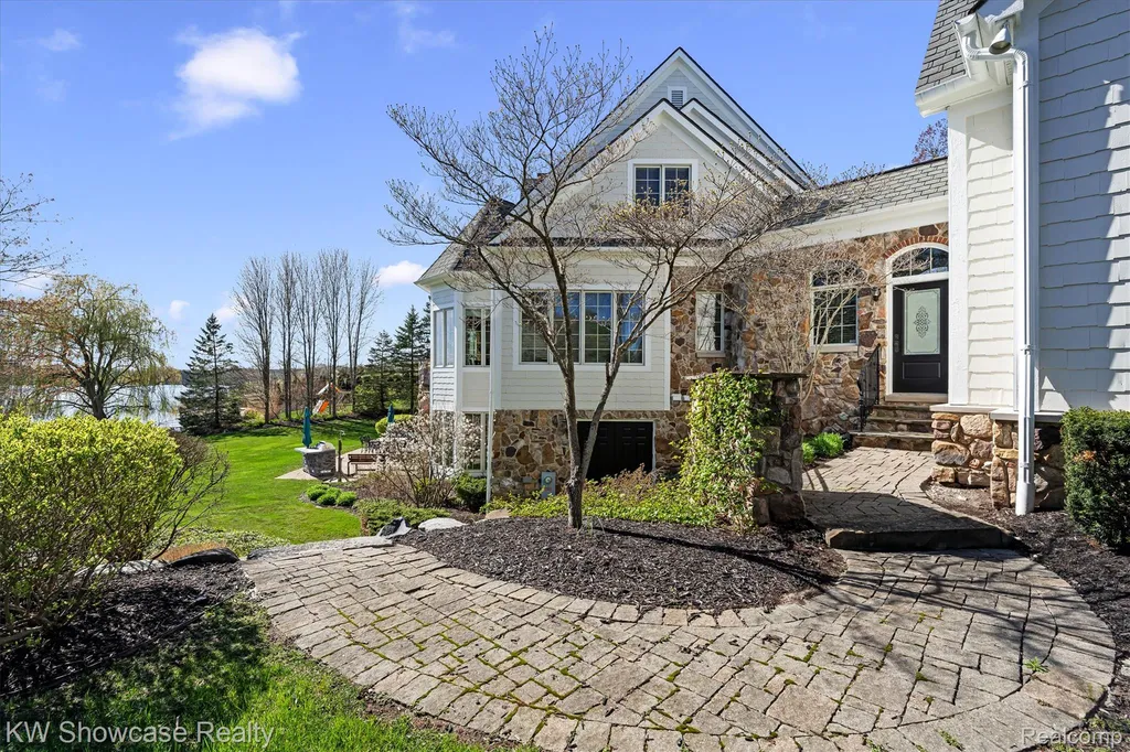 4334 Terra Ridge Drive Milford Charter Township MI 48381