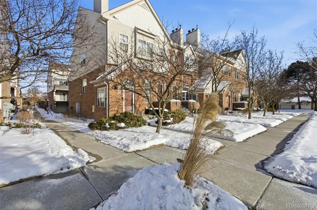 1825 Campau Farms Circle Detroit City MI 48207