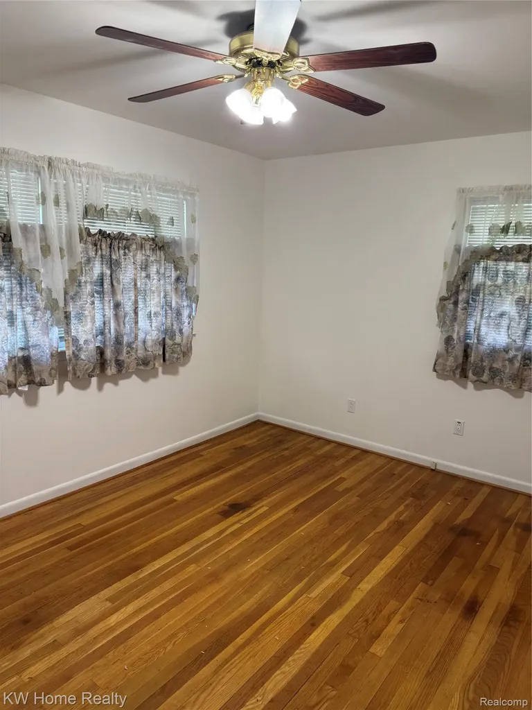 29316 Southgate Drive Southfield City MI 48076