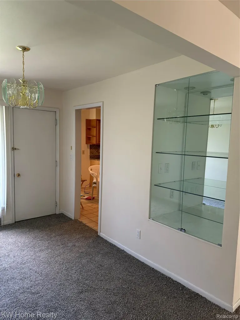 29316 Southgate Drive Southfield City MI 48076