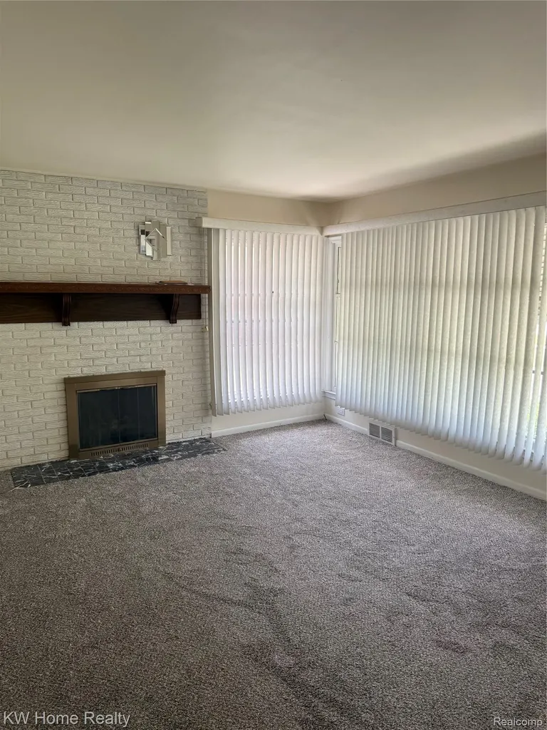 29316 Southgate Drive Southfield City MI 48076