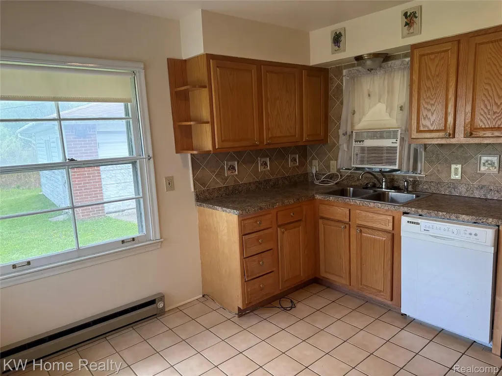 29316 Southgate Drive Southfield City MI 48076