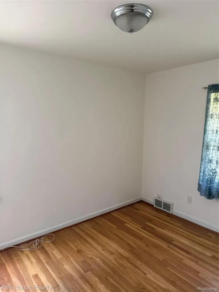 29316 Southgate Drive Southfield City MI 48076