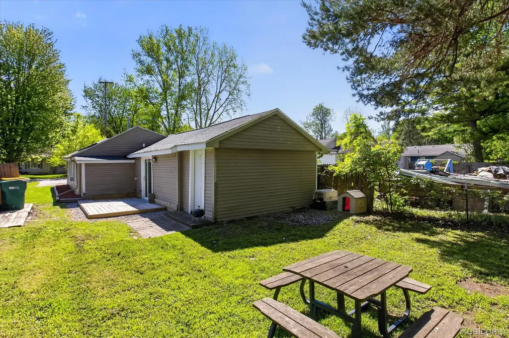986 Pine Road Bangor Charter Township MI 48706