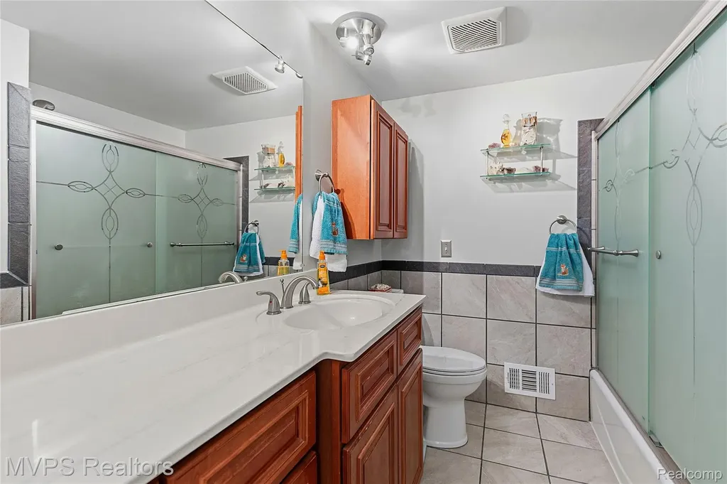 39415 E Archer Drive Harrison Charter Township MI 48045