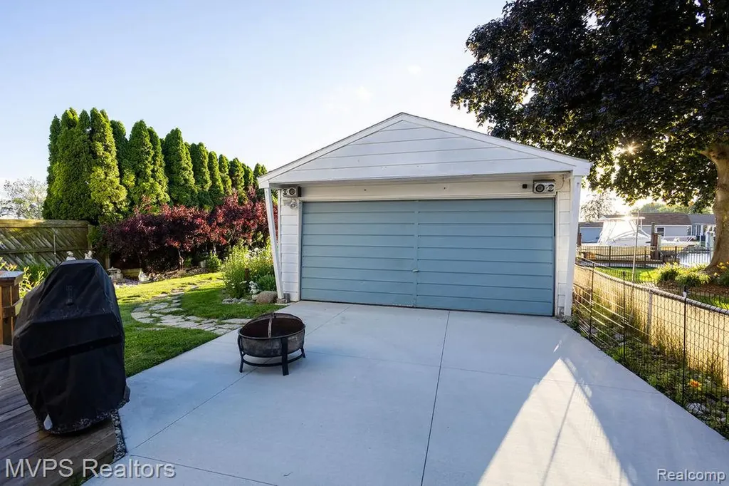 39415 E Archer Drive Harrison Charter Township MI 48045