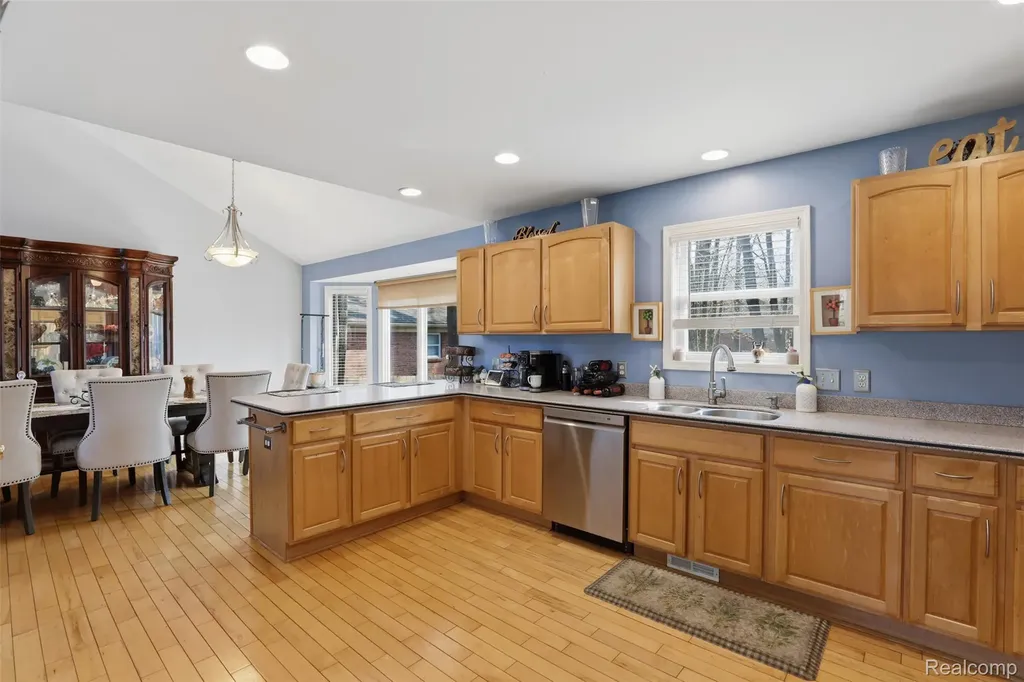 54638 Beacon Cove Circle New Baltimore City MI 48047