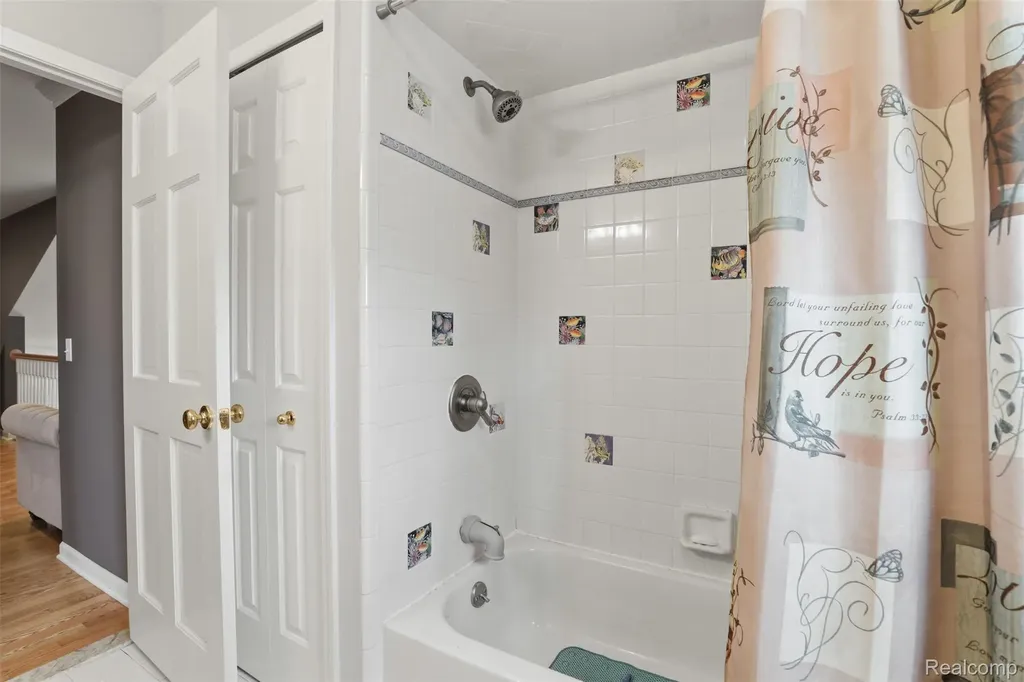 54638 Beacon Cove Circle New Baltimore City MI 48047