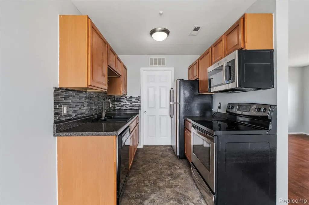 42564 Saratoga Road Canton Charter Township MI 48187