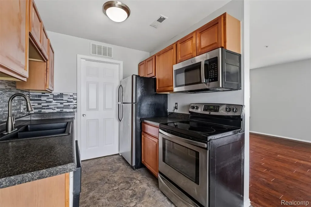 42564 Saratoga Road Canton Charter Township MI 48187