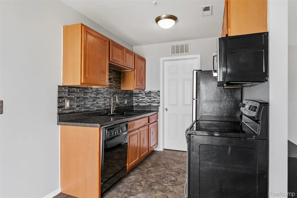 42564 Saratoga Road Canton Charter Township MI 48187