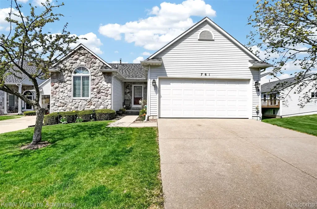 761 Knollwood Circle South Lyon City MI 48178