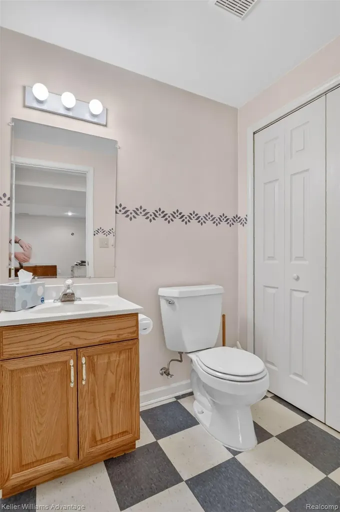 761 Knollwood Circle South Lyon City MI 48178