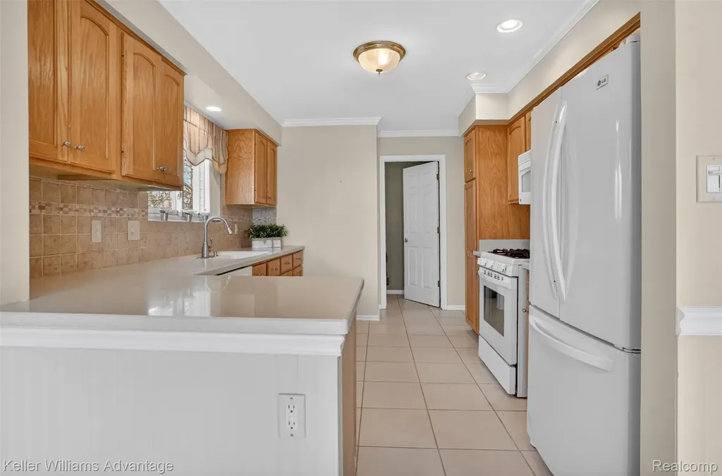 761 Knollwood Circle South Lyon City MI 48178