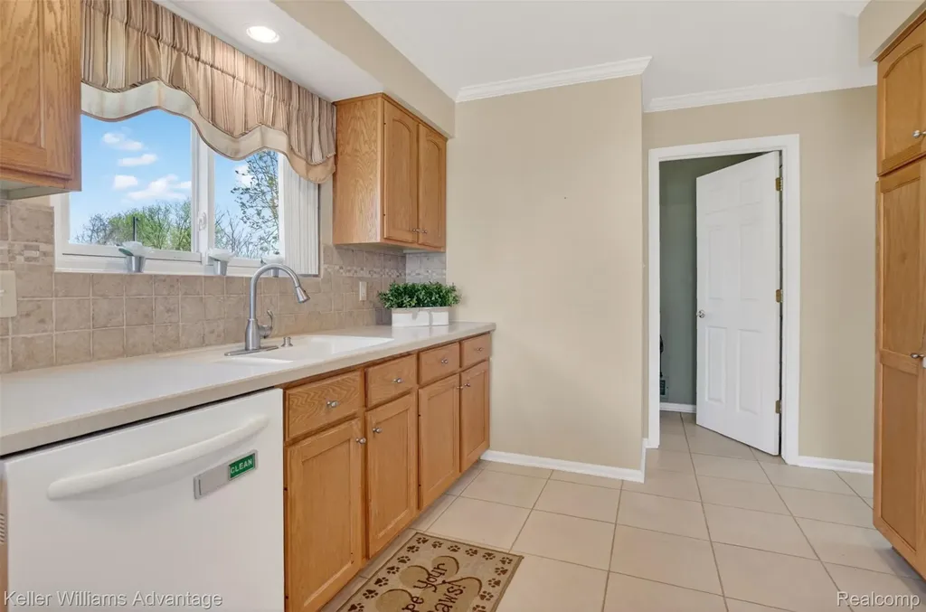 761 Knollwood Circle South Lyon City MI 48178