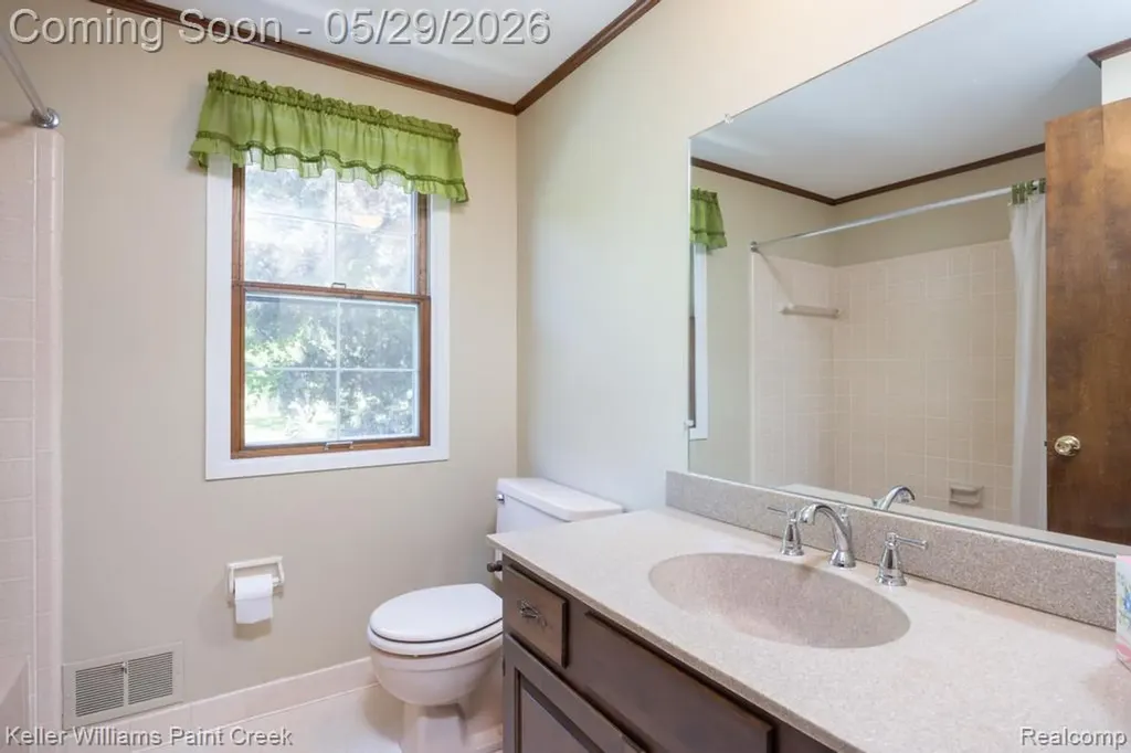 68574 Appleview Drive Washington Township MI 48095