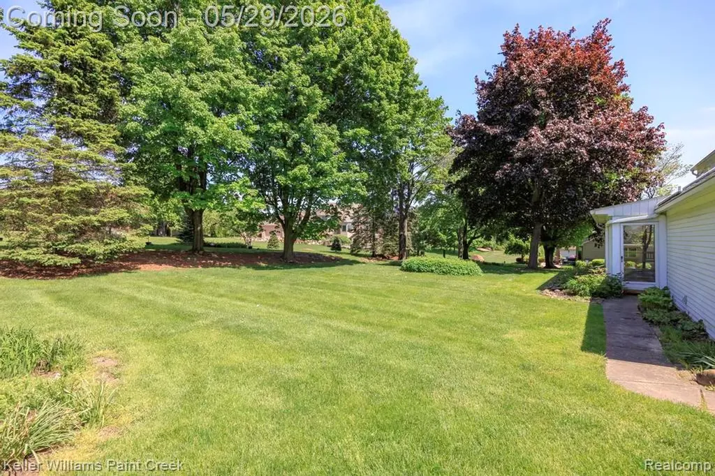 68574 Appleview Drive Washington Township MI 48095