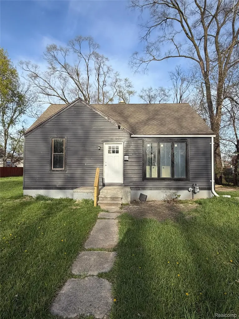 19294 Houghton Street Detroit City MI 48219