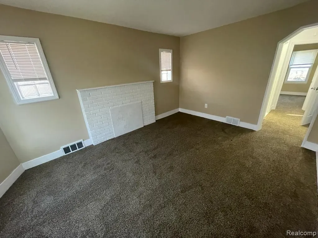 19586 Strasburg Street Detroit City MI 48205
