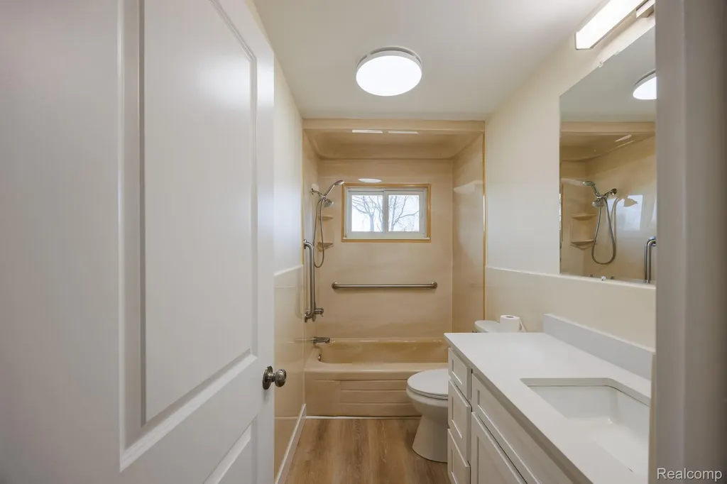 2462 Green Acres Drive Grand Blanc Charter Township MI 48439