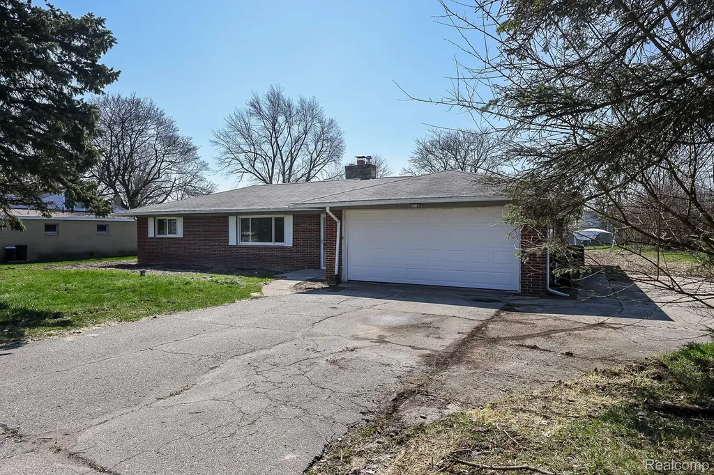 2462 Green Acres Drive Grand Blanc Charter Township MI 48439