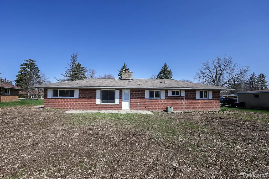 2462 Green Acres Drive Grand Blanc Charter Township MI 48439