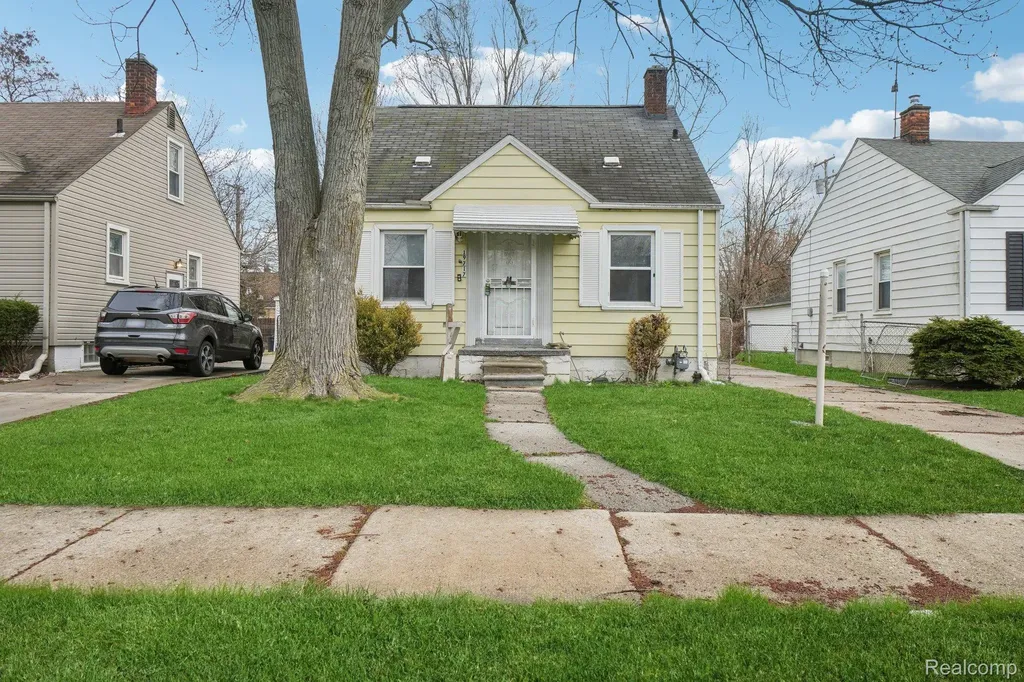 19717 Kenosha Street Harper Woods City MI 48225