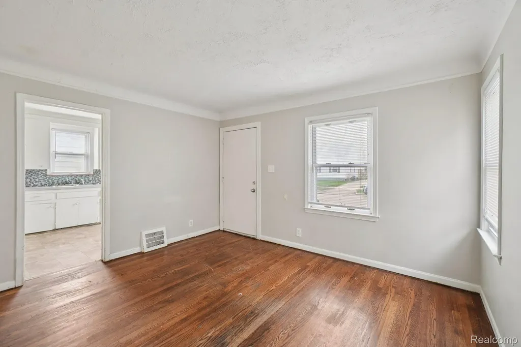 19717 Kenosha Street Harper Woods City MI 48225
