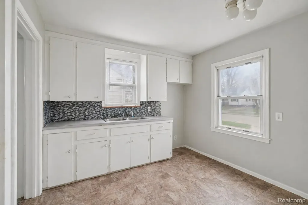19717 Kenosha Street Harper Woods City MI 48225