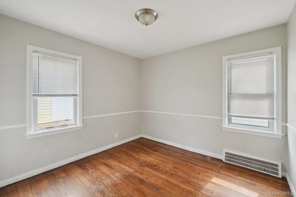 19717 Kenosha Street Harper Woods City MI 48225