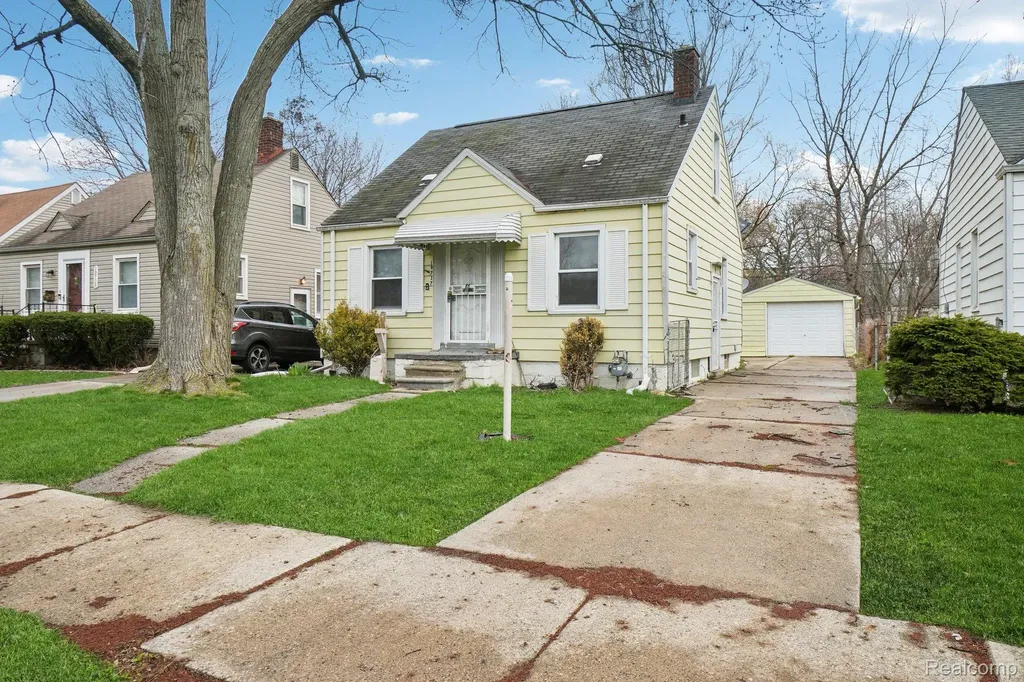 19717 Kenosha Street Harper Woods City MI 48225