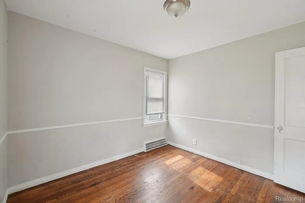 19717 Kenosha Street Harper Woods City MI 48225