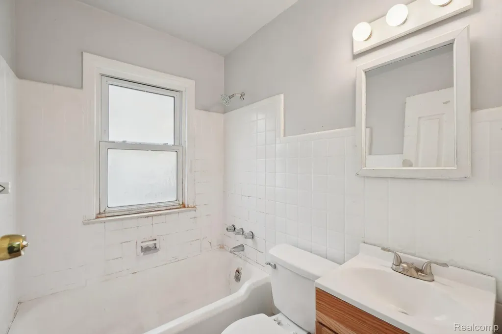 19717 Kenosha Street Harper Woods City MI 48225