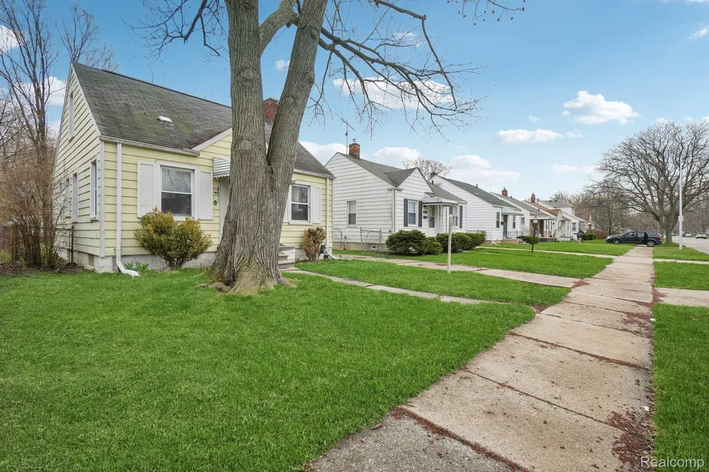 19717 Kenosha Street Harper Woods City MI 48225