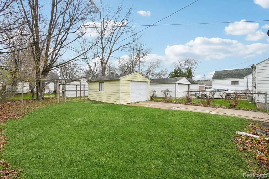 19717 Kenosha Street Harper Woods City MI 48225