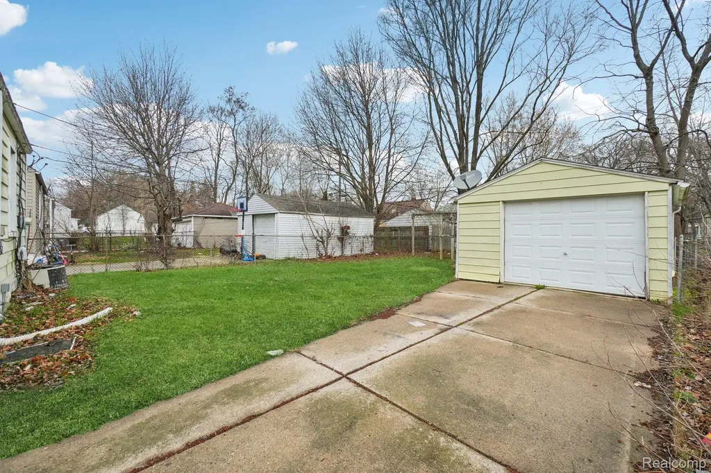 19717 Kenosha Street Harper Woods City MI 48225