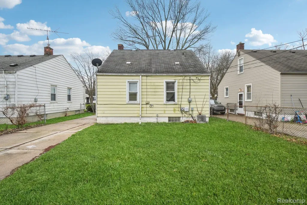 19717 Kenosha Street Harper Woods City MI 48225