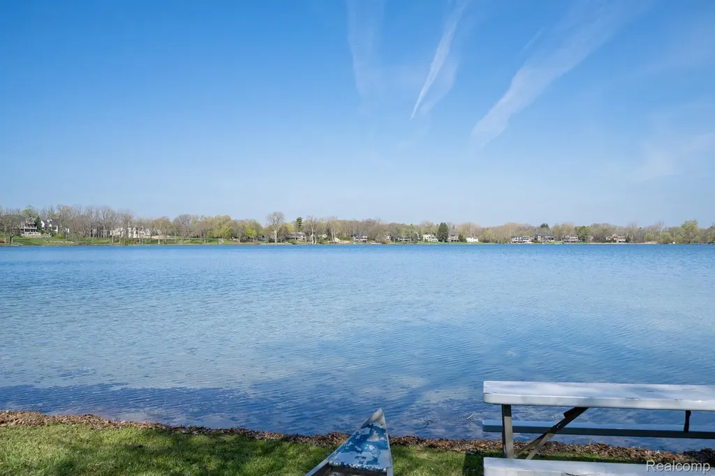 2171 Klingensmith Road Bloomfield Hills City MI 48302