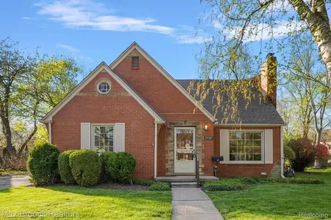 32321 Arlington Drive Beverly Hills Village MI 48025