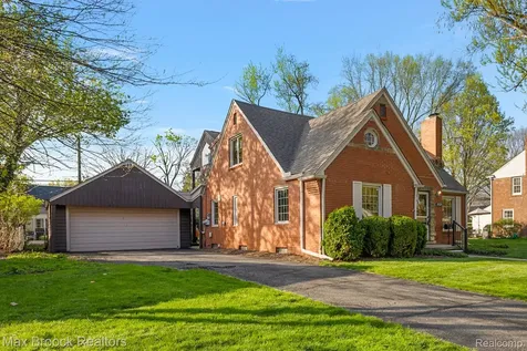 32321 Arlington Drive Beverly Hills Village MI 48025
