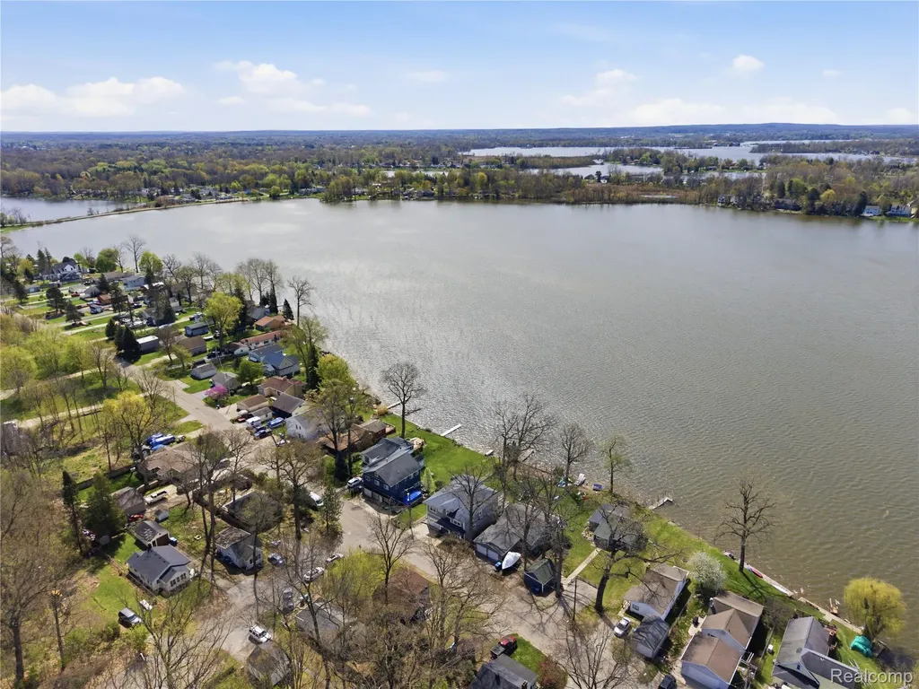 4168 Minnetonka Drive Fenton Charter Township MI 48451